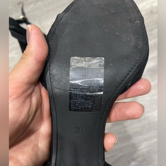 Low heel open toe, can still look amazing with style with out the foot fatigue ✨ - Picture 3 of 3